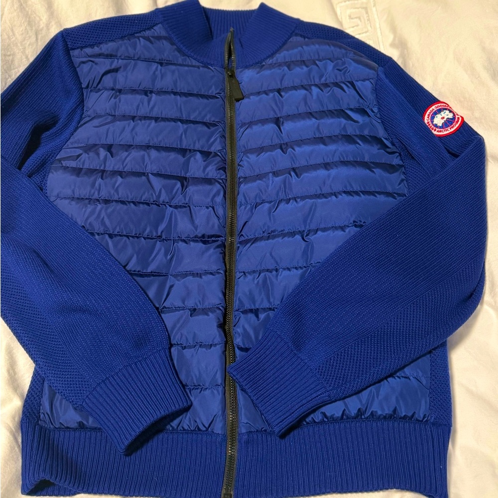 Authentic CANADA GOOSE hybridge knit  jacket - men size M

Hard to find colour